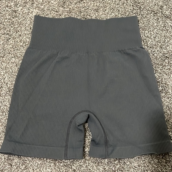 High-Waisted Ribbed Spandex - Picture 3 of 3